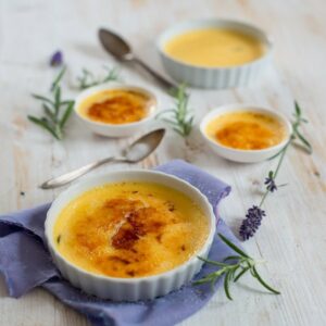 Crème brûlée mit Rosmarin