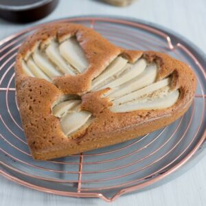 Glutenfreier Kastanienkuchen mit Schoko & Birnen