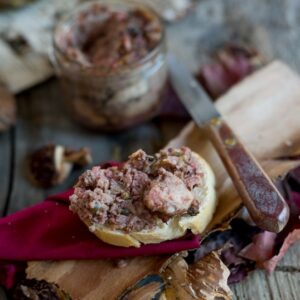 Kaninchen-Terrine mit grünem Pfeffer (Terrine de lapin au poivre vert)