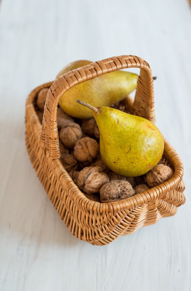  Kastanienmehl Kuchen Schritt 1 Birnen Und Walnüsse Im Korb