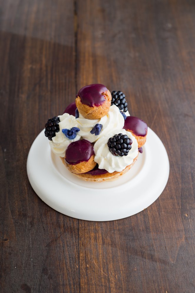 Mini Saint-Honoré mit Veilchen und Brombeeren veilchen-saint-honore-toertchen