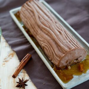 Geeiste Buche de Noel mit Schokolade & Bratäpfeln