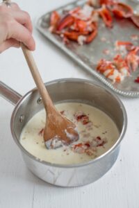 Hummer thermidor als Crème brûlée Herzhafte Creme Brulee Schritt 7 Hummer Sauce Im Topf Rühren