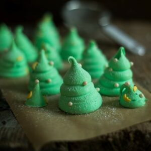 Tannenbaum-Baiser – süßes Weihnachtskonfekt aus Eiweiß