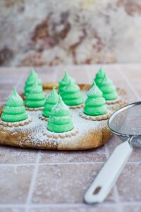 Tannenbaum-Baiser – süßes Weihnachtskonfekt aus Eiweiß Tannenbaum-Baiser – süßes Weihnachtskonfekt aus Eiweiß Meringü Tannen Weihnachten 200x300