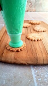 Tannenbaum-Baiser – süßes Weihnachtskonfekt aus Eiweiß Tannenbaum Baiser Einfach Backen 3 169x300