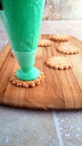 Tannenbaum-Baiser – süßes Weihnachtskonfekt aus Eiweiß Tannenbaum Baiser Einfach Backen 4 169x300