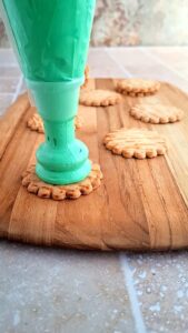 Tannenbaum-Baiser – süßes Weihnachtskonfekt aus Eiweiß Tannenbaum Baiser Einfach Backen 6 169x300