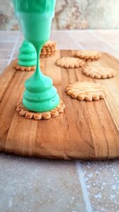 Tannenbaum-Baiser – süßes Weihnachtskonfekt aus Eiweiß Tannenbaum Baiser Einfach Backen 8 169x300