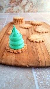 Tannenbaum-Baiser – süßes Weihnachtskonfekt aus Eiweiß Tannenbaum-Baiser – süßes Weihnachtskonfekt aus Eiweiß Tannenbaum Baiser Einfach Backen 9 169x300