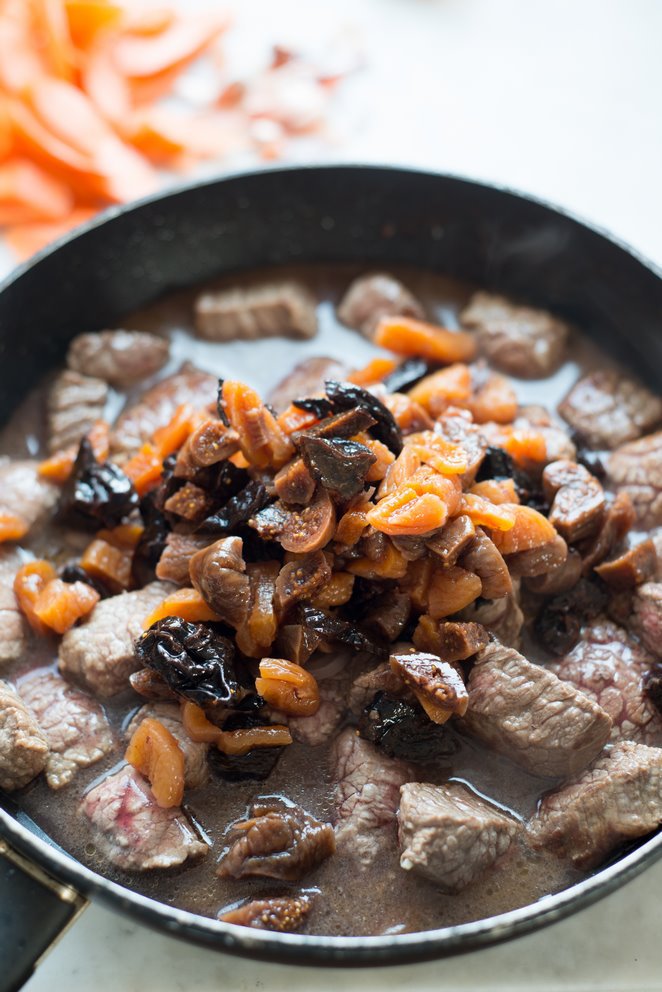 Rindfleisch-Schmortopf mit Orangen und getrocknetem Obst Rezept
