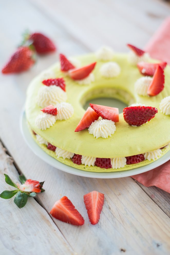 Macarons Kuchen mit Erdbeeren für eine extragroße Portion! Macarons-Kuchen-Erdbeer