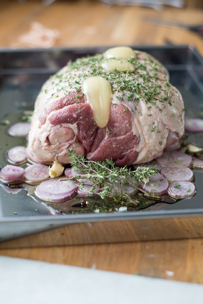 Lammbraten mit Knoblauch und Thymian (Gigot d'agneau à l'ail et au thym) Zubereitung-Lammbraten-Oster