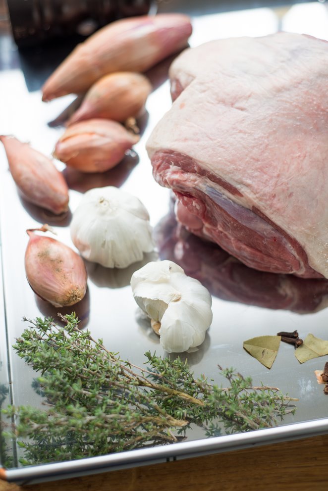 Lammbraten mit Knoblauch und Thymian (Gigot d'agneau à l'ail et au thym) Zutaten-Osterbraten