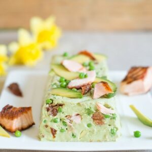 Frühlingsterrine ohne Backen mit Avocado und Lachs