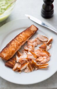 Frühlingsterrine ohne Backen mit Avocado und Lachs Frühlingsterrine ohne Backen mit Avocado und Lachs Gemüseterrine Ohne Backen Schritt 11 Gebratener Lachs Zerpflückt