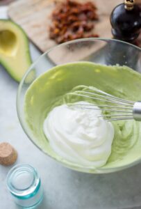 Frühlingsterrine ohne Backen mit Avocado und Lachs Frühlingsterrine ohne Backen mit Avocado und Lachs Gemüseterrine Ohne Backen Schritt 4 Avocadocreme Mit Schneebesen Aufs