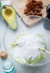 Frühlingsterrine ohne Backen mit Avocado und Lachs Frühlingsterrine ohne Backen mit Avocado und Lachs Gemüseterrine Ohne Backen Schritt 5 Avocadocreme Mit Gelatine Mischen