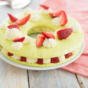 Macarons Kuchen mit Erdbeeren für eine extragroße Portion!
