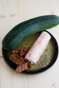 Zucchini-Bonbons mit Fisch und konfierten Tomaten DSC_3841 1 Kopie 200x300