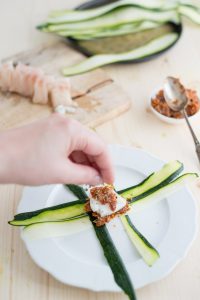 Zucchini-Bonbons mit Fisch und konfierten Tomaten DSC_3851 1 Kopie 200x300