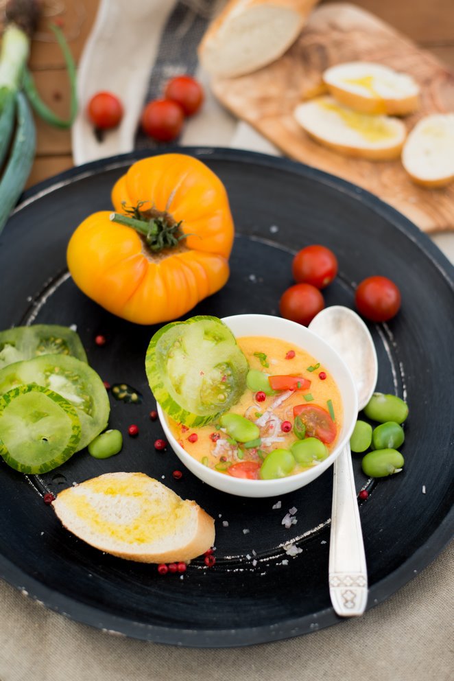 Kalte Tomatensuppe mit rosa Pfeffer Rezept