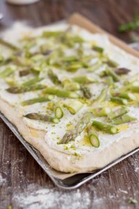 Fougasse mit Spargel und Thymian Fougasse Wie Ein Flammekuchen Mit Spargel 200x300