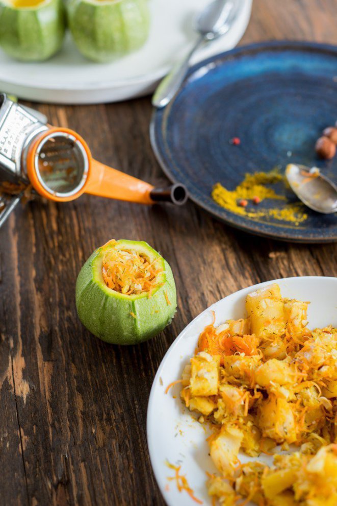 Würzige gefüllte Zucchini mit Fisch, Möhren und Haselnüssen Fisch Füllung Mit Fisch Gewürzt