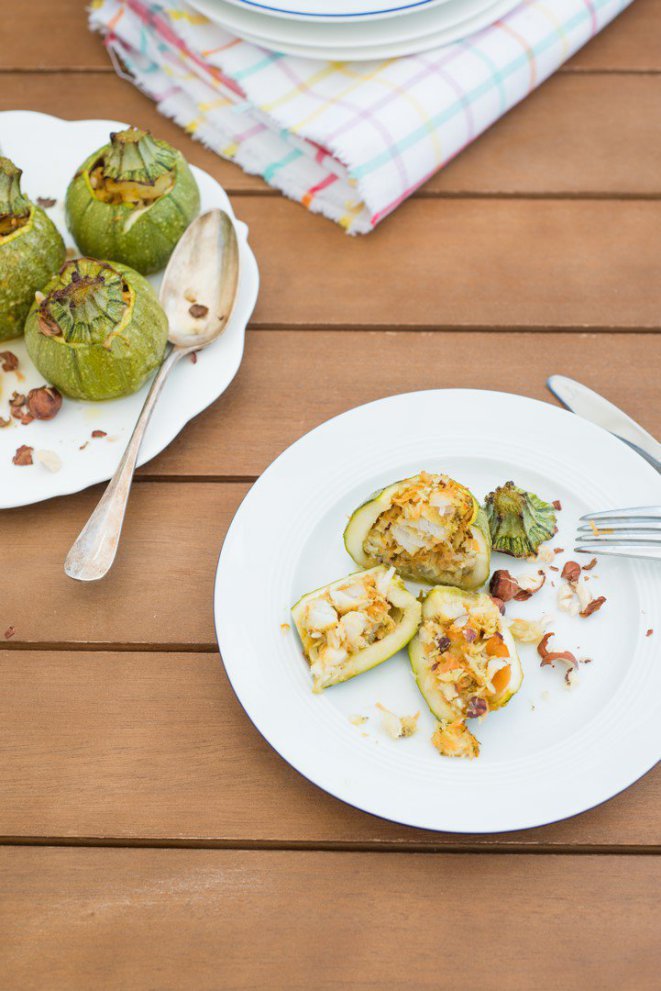 Würzige gefüllte Zucchini mit Fisch, Möhren und Haselnüssen Kurkuma Rosa Pfeffer Für Gefüllte Zucchini Mit Fisch