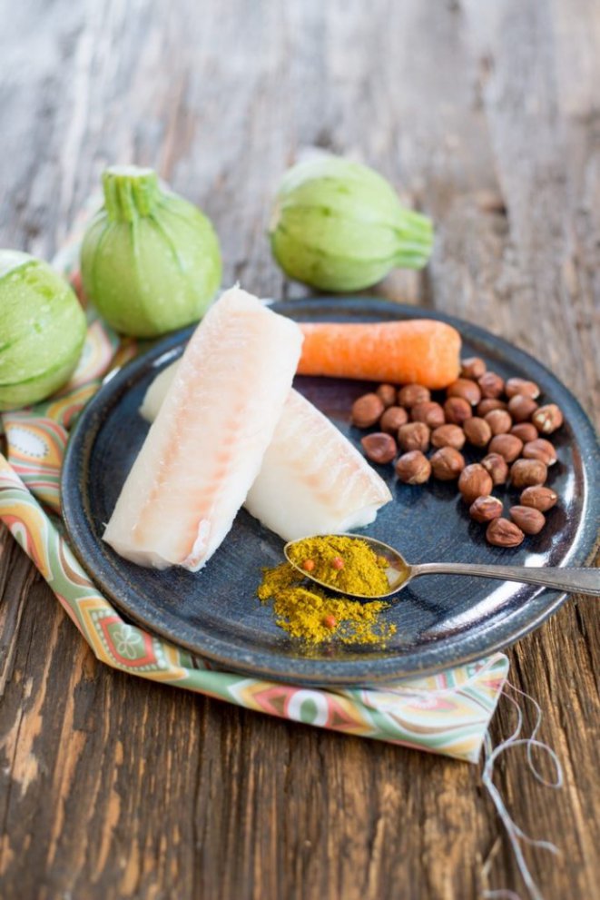 Würzige gefüllte Zucchini mit Fisch, Möhren und Haselnüssen Rezept