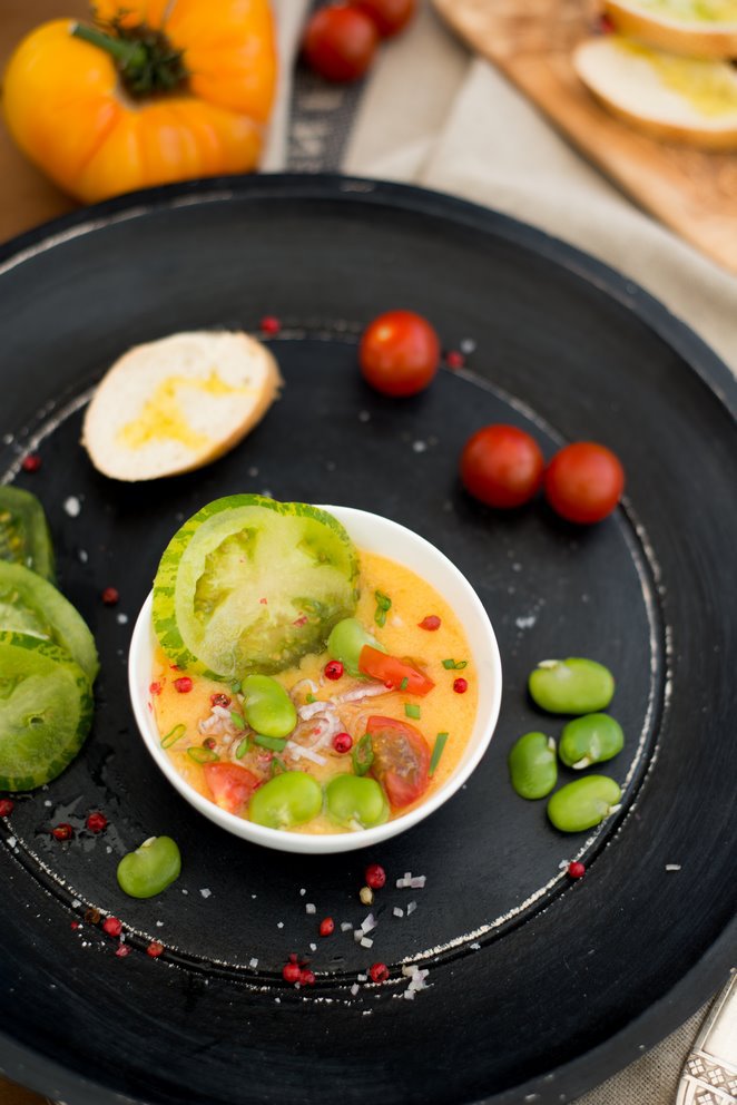 Kalte Tomatensuppe mit rosa Pfeffer  Kalte Tomatensuppe 1