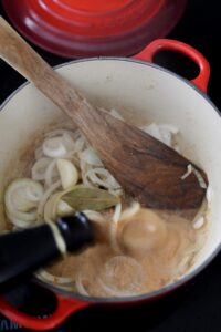Schmorhähnchen mit Biersauce (Poulet à la bière) Schmorhähnchen mit Biersauce (Poulet à la bière) Poulet A La Biere Schritt 11 Zwiebeln Andünsten Im Topf
