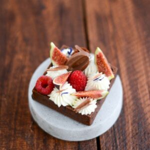 Tartelettes mit Feigen, Himbeeren und Biskélia