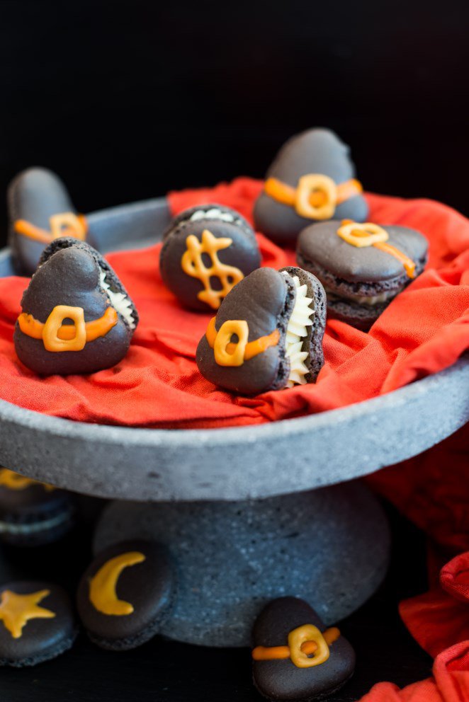  Halloween Macarons 