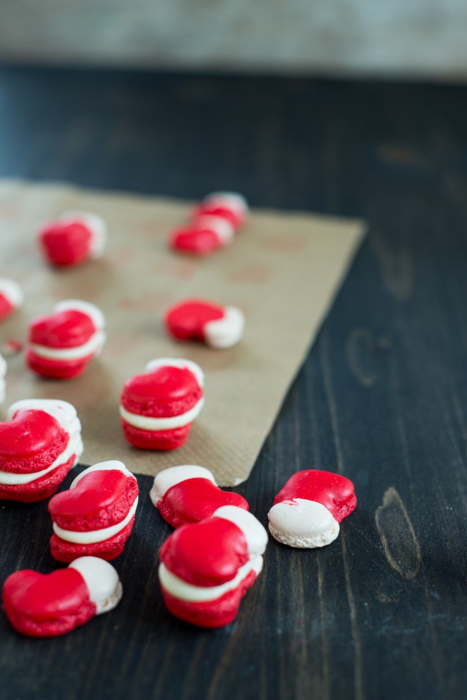 Weihnachtsstiefel Macarons ( Macaron Bottes de Noel) mit weißer ...