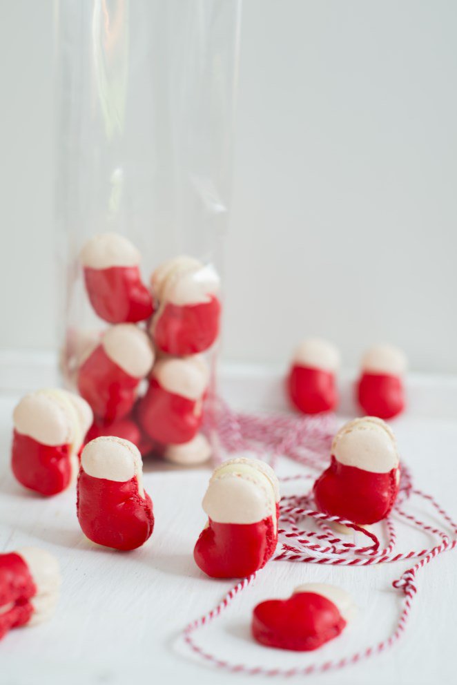 Weihnachtsstiefel Macarons ( Macaron Bottes de Noel) mit weißer Schokoladen-Ganache Macarons-Geschek-Weihnachten-
