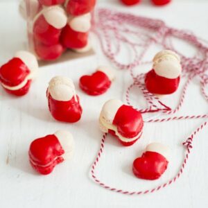 Weihnachtsstiefel Macarons ( Macaron Bottes de Noel) mit weißer Schokoladen-Ganache