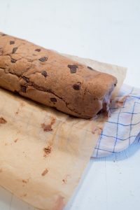 Buche mit Passionsfrucht, Zartbitterschokolade und einem Praliné-Herz (Bûche chocolat-passion et coeur de pralin) DSC_9372-200x300