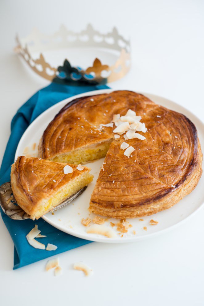 Exotische Galette des rois mit Mango und Kokos Mango-und-Kokos-Dreikönigskuchen-