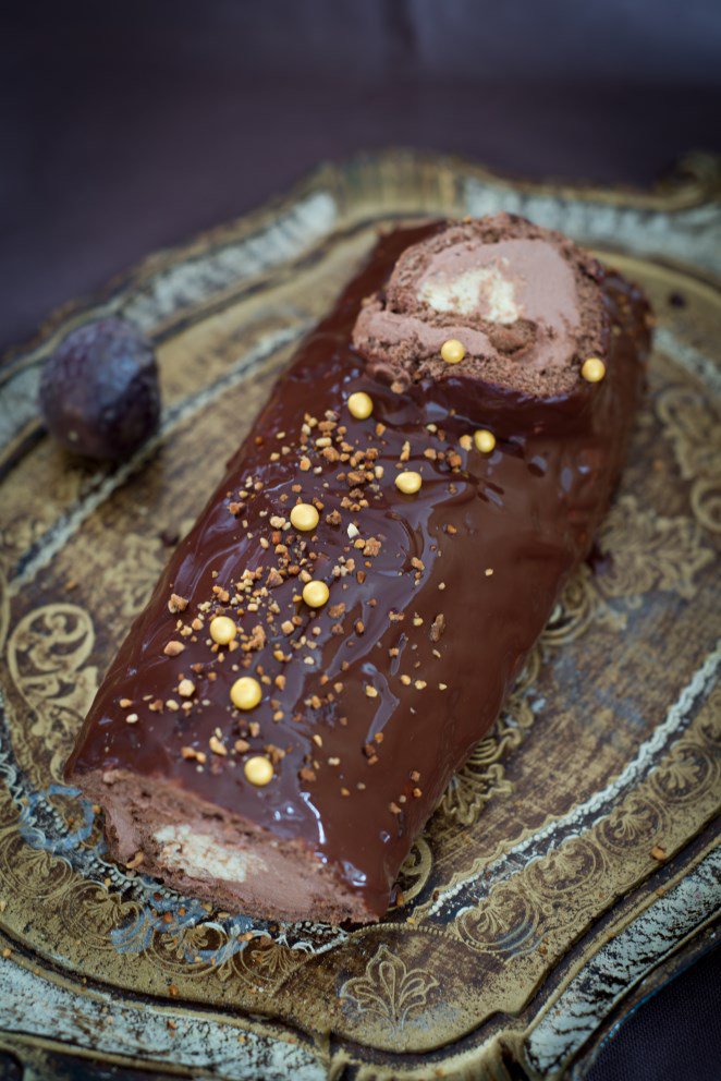 Buche mit Passionsfrucht, Zartbitterschokolade und einem Praliné-Herz (Bûche chocolat-passion et coeur de pralin) Buche Passionfrucht Praliné