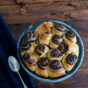 Galette des rois Röllchen mit schwarzer Sesampaste (Galettes roulées à la pâte de sésame)