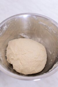 Baguettes mit Speck und Zwiebeln Gefülltes Baguette Rezept Schritt 8 Teig In Schüssel Geknetet