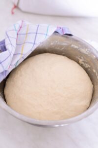 Baguettes mit Speck und Zwiebeln Gefülltes Baguette Rezept Schritt 9 Hefeteig Nach Dem Gehen