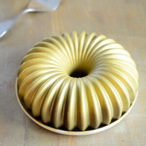 Vanilleeis-Torte mit goldenem Schokoladenüberzug ganz einfach (…zum Angeben…)