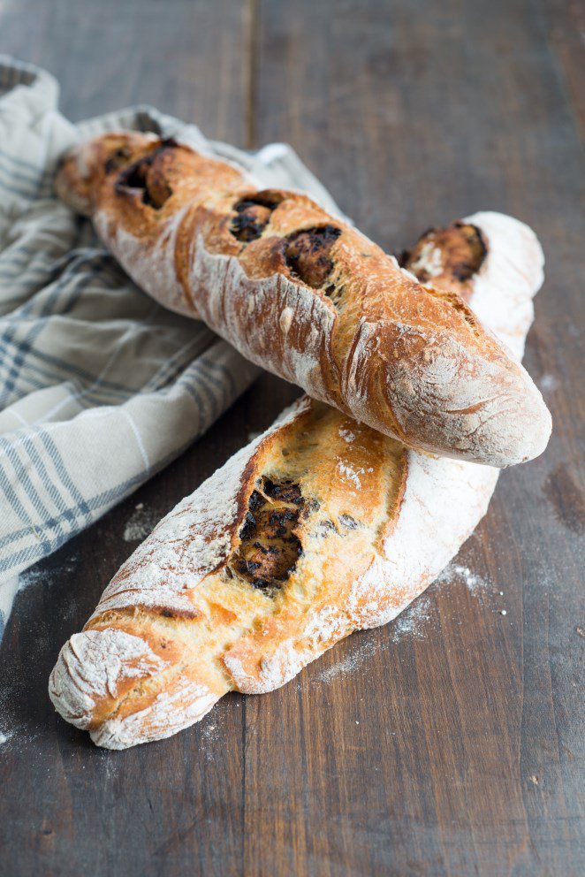 Baguette mit Tapenade zum Aperitif Bagütte Mit Tapenade 2