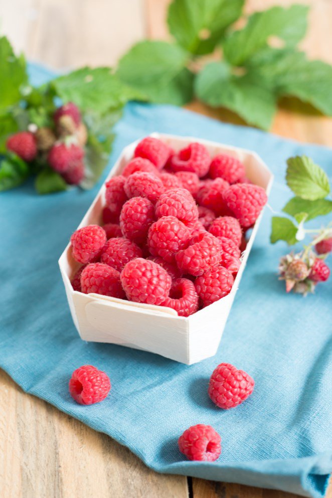  Clafoutis Zitronen Thymian Schritt 1 Frische Himbeeren In Schale