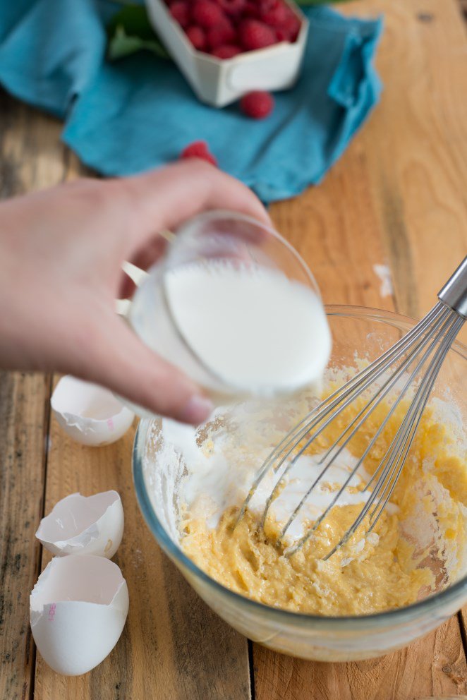  Clafoutis Zitronen Thymian Schritt 5 Milch In Teig Giessen