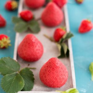 Erdbeerparfaits mit Basilikum