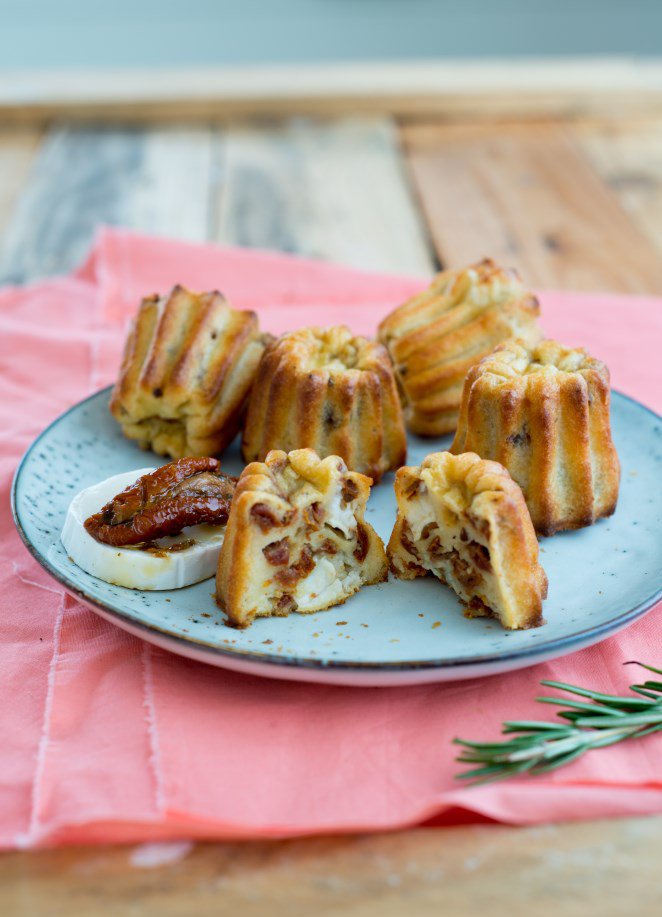 Herzhafte Cannelés - Knabberzeug für den Fernsehabend Teil 2 (Cannelés salés pour l'apéro, au fromage de chèvre et tomates confites) DSC_2611