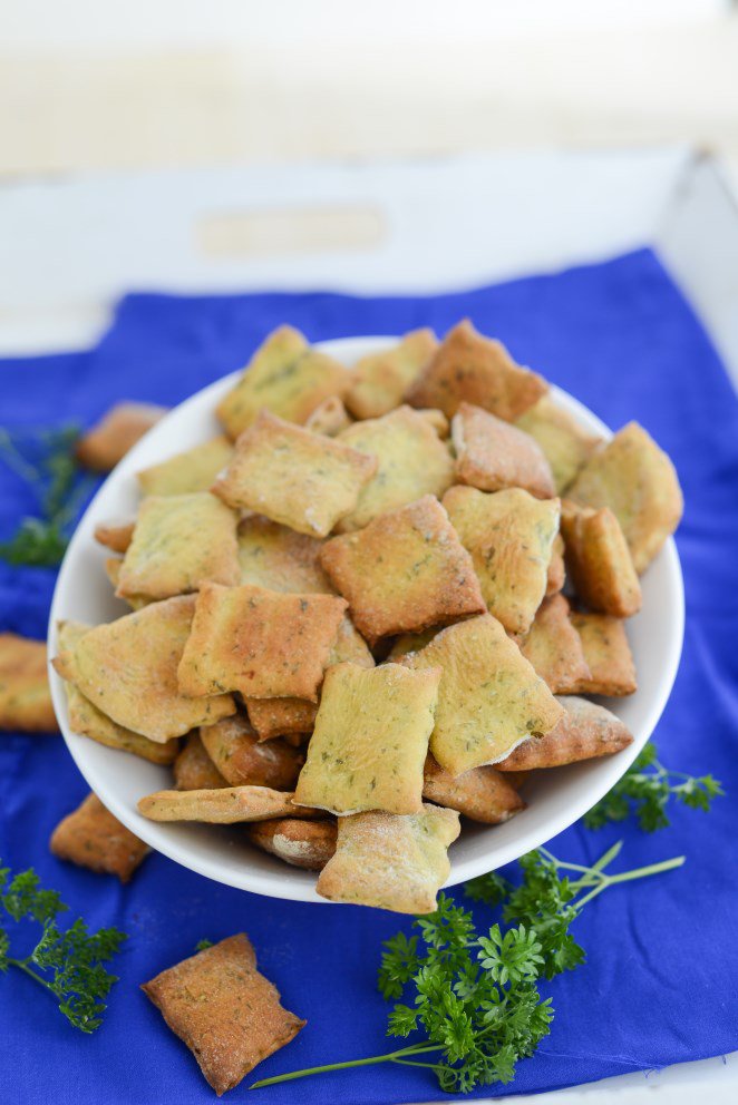 Knabberzeug für den Fernsehabend Teil 1: Crackers mit Petersilie Crackers Mit Petersilie 2